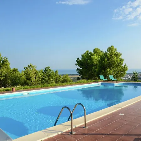 בית נופש Luxurious Holiday In Cropani Marina With Swimming Pool *