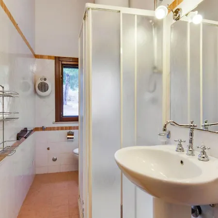 בית נופש Luxurious Holiday In Cropani Marina With Swimming Pool