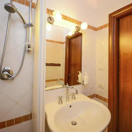 בית נופש Luxurious Holiday In Cropani Marina With Swimming Pool *
