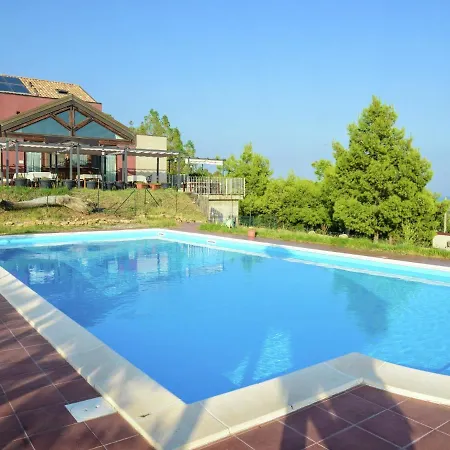 Luxurious Holiday In Cropani Marina With Swimming Pool בית נופש